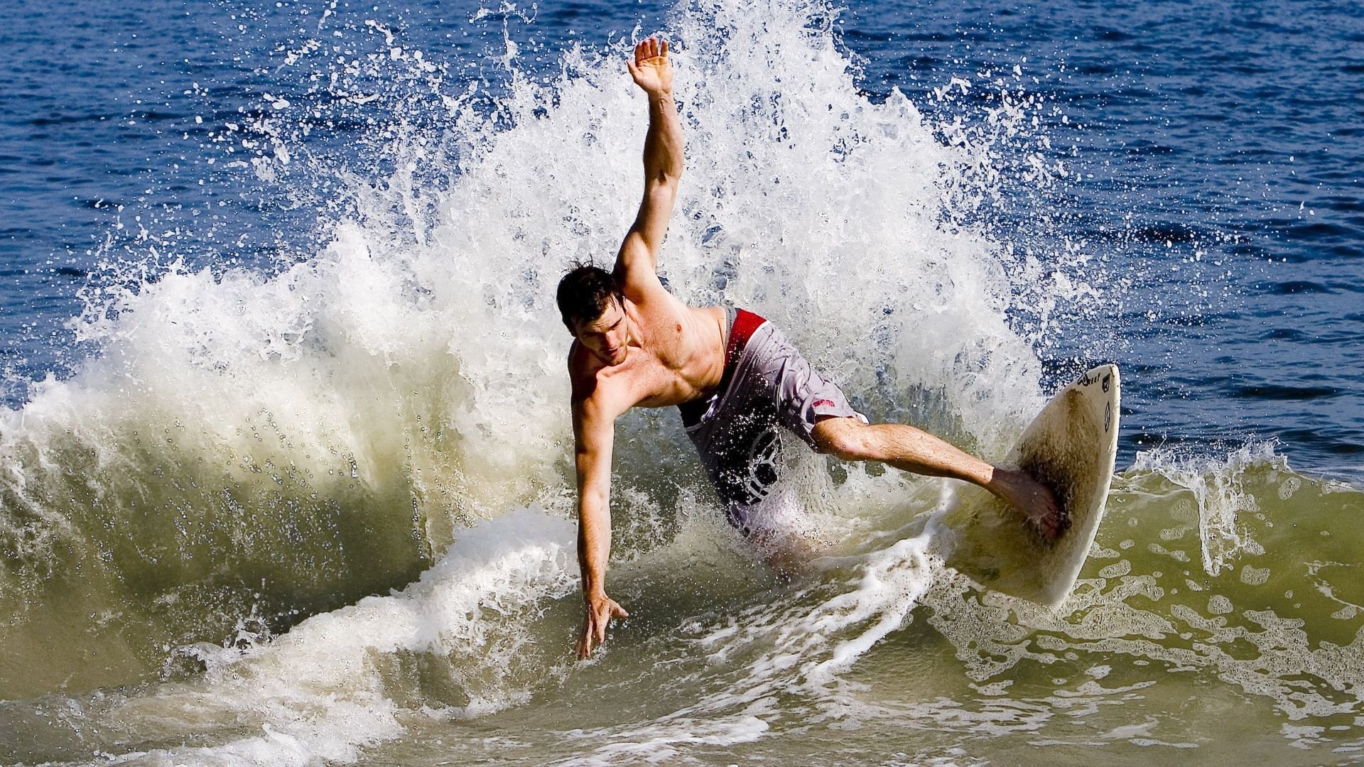 2026年世界杯决赛落幕 新科冠军首次捧起大力神杯